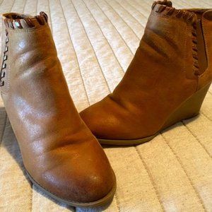 Wedge boots/booties